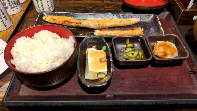 炭火焼干物定食 しんぱち食堂 荻窪店